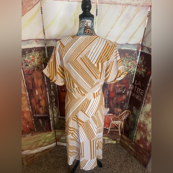 Murni Mustard Yellow Print Button-Up Midi dress - Picture 5 of 16